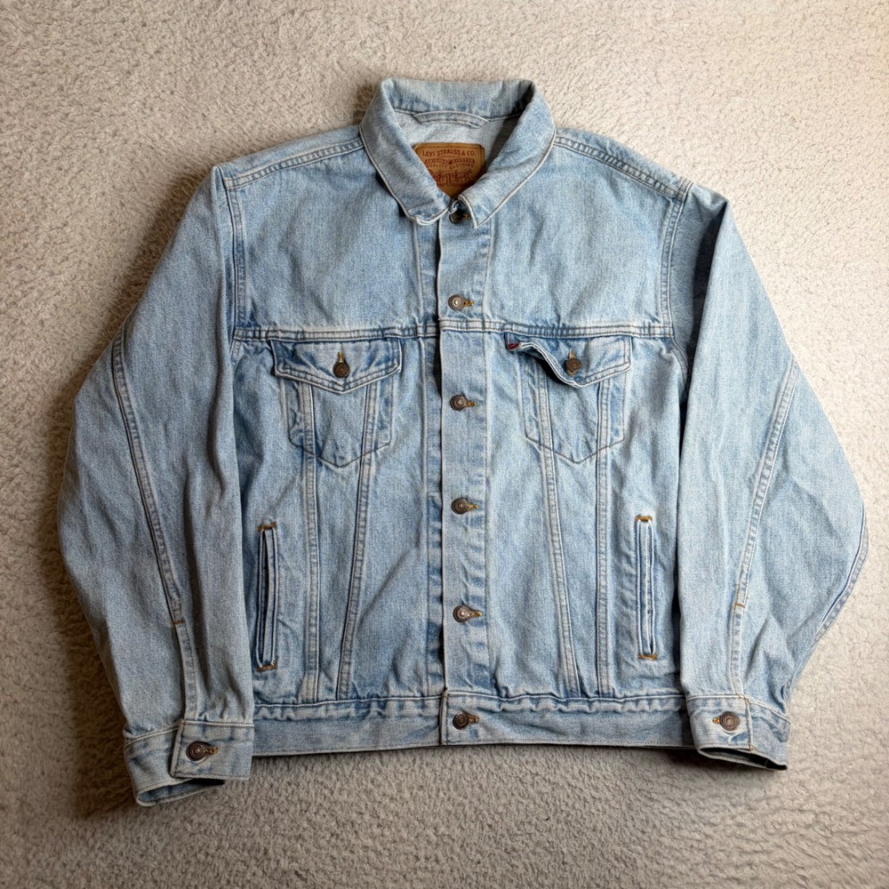 Vintage Levis 70507 4834 Denim Trucker Jacket Light Wash Made in USA Large